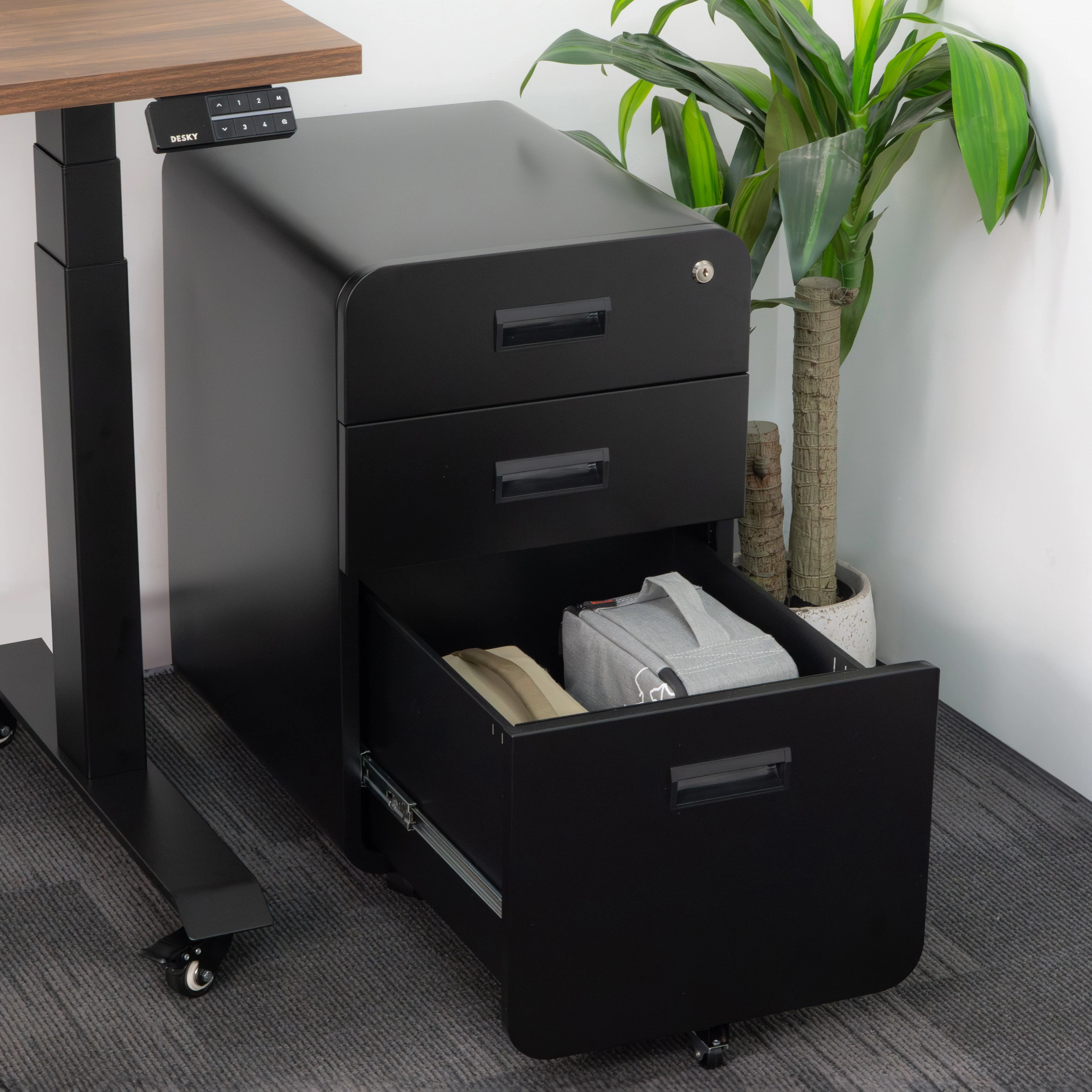 Desky 3 Drawer Mobile Filing Cabinet - Image 4