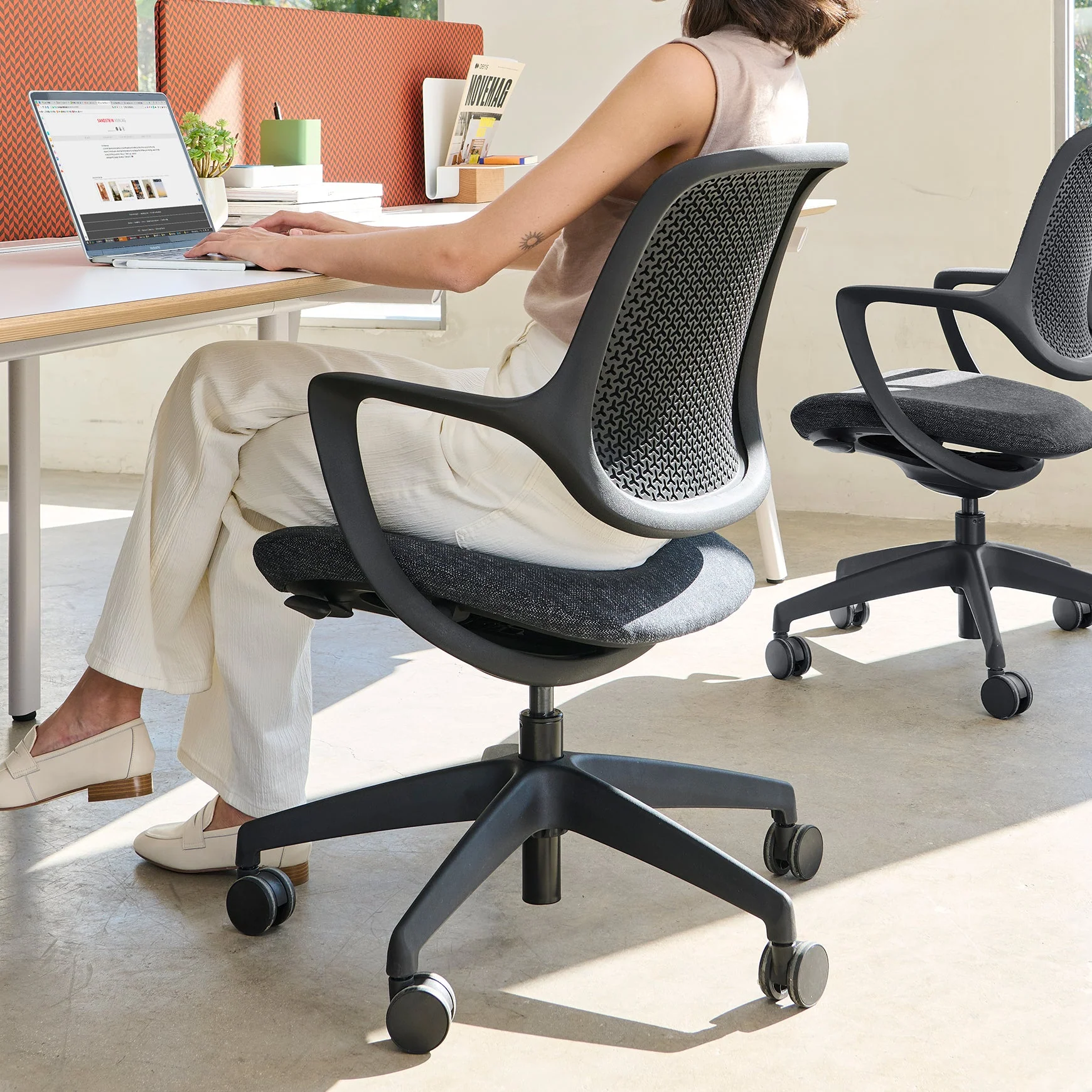 Desky Evoque Low Back Office Chair - Image 11